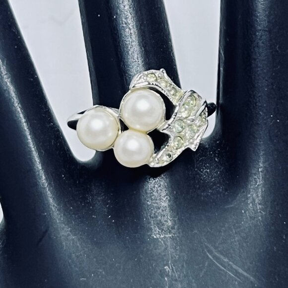 Avon Silver Tone, Clear Rhinestone & Faux Pearl Adjustable Statement Ring (R384) - Picture 2 of 6